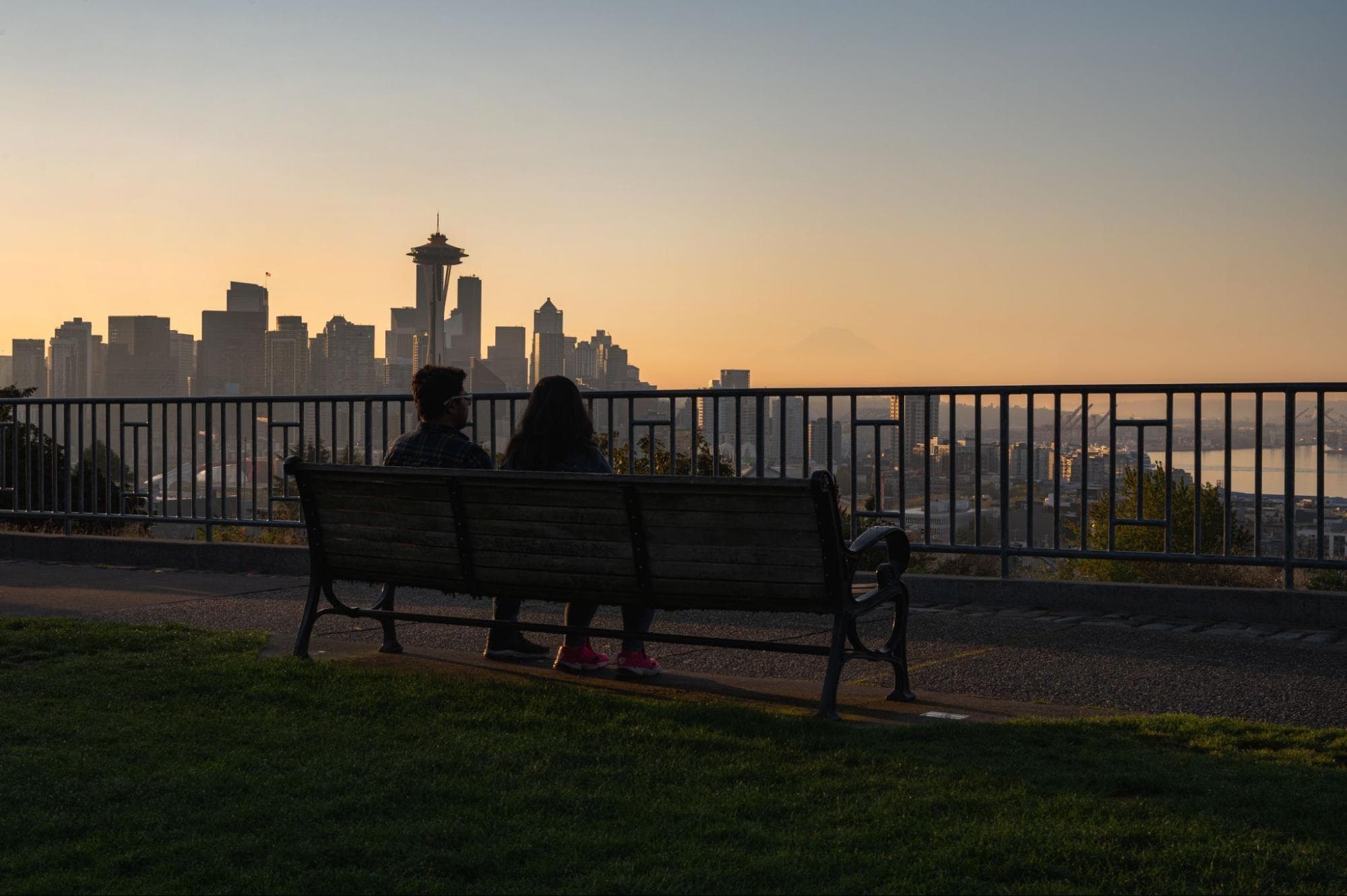 Image of people in a bench at Kerry Park